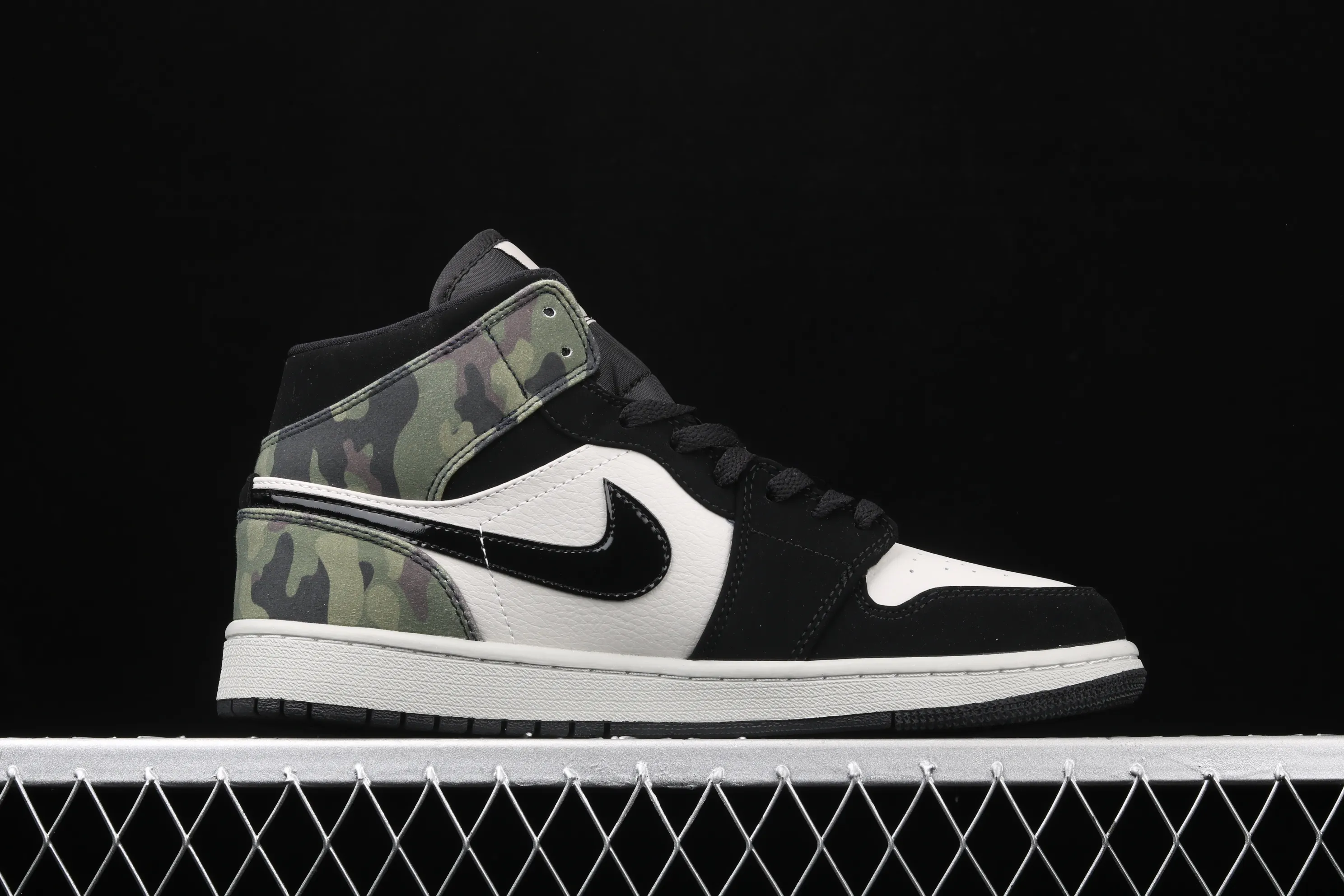 All Categories Air Jordan Jordan Series Basketball Shoes Air Jordan 1 Mid Air Jordan 1 Mid AJ1 Joe 1 Camouflage Green China Series Basketball Shoes CW5490-001